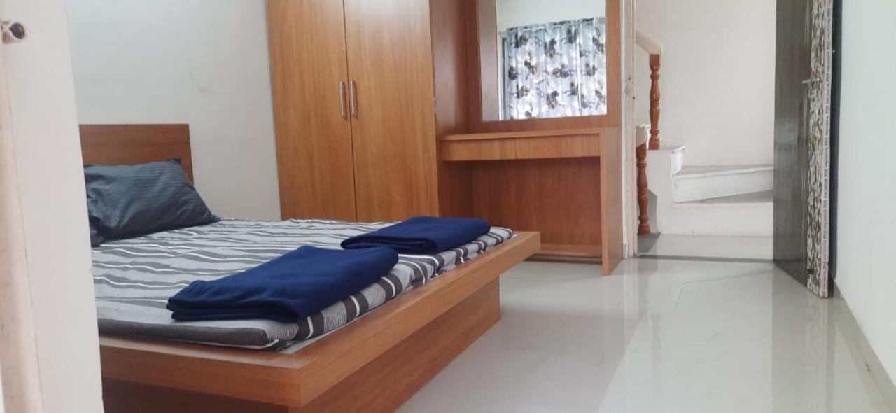 Swanky Sojourns Homestay 2Bhk โกลฮาปูร์ ภายนอก รูปภาพ